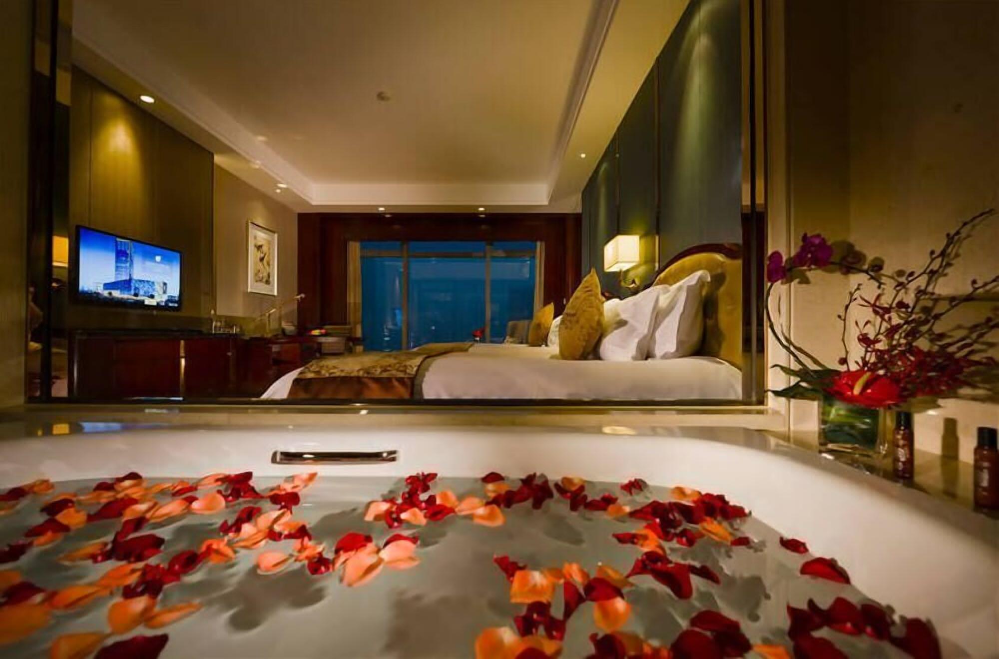 Haili New Century Grand Hotel Haiyan Haiyan  Dış mekan fotoğraf